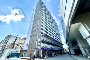 深江駅から雨にぬれずに部屋まで。　ビル回りおよびビル内部には、薬局・コンビニ・銀行等があり、徒歩2分歩けばスーパーもありなんでも揃います。